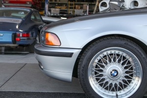 2000 BMW 528i Sport thumbnail