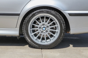 2000 BMW 540i Sport Wagon (Touring) thumbnail