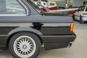 1988 BMW (E30) 325iS thumbnail