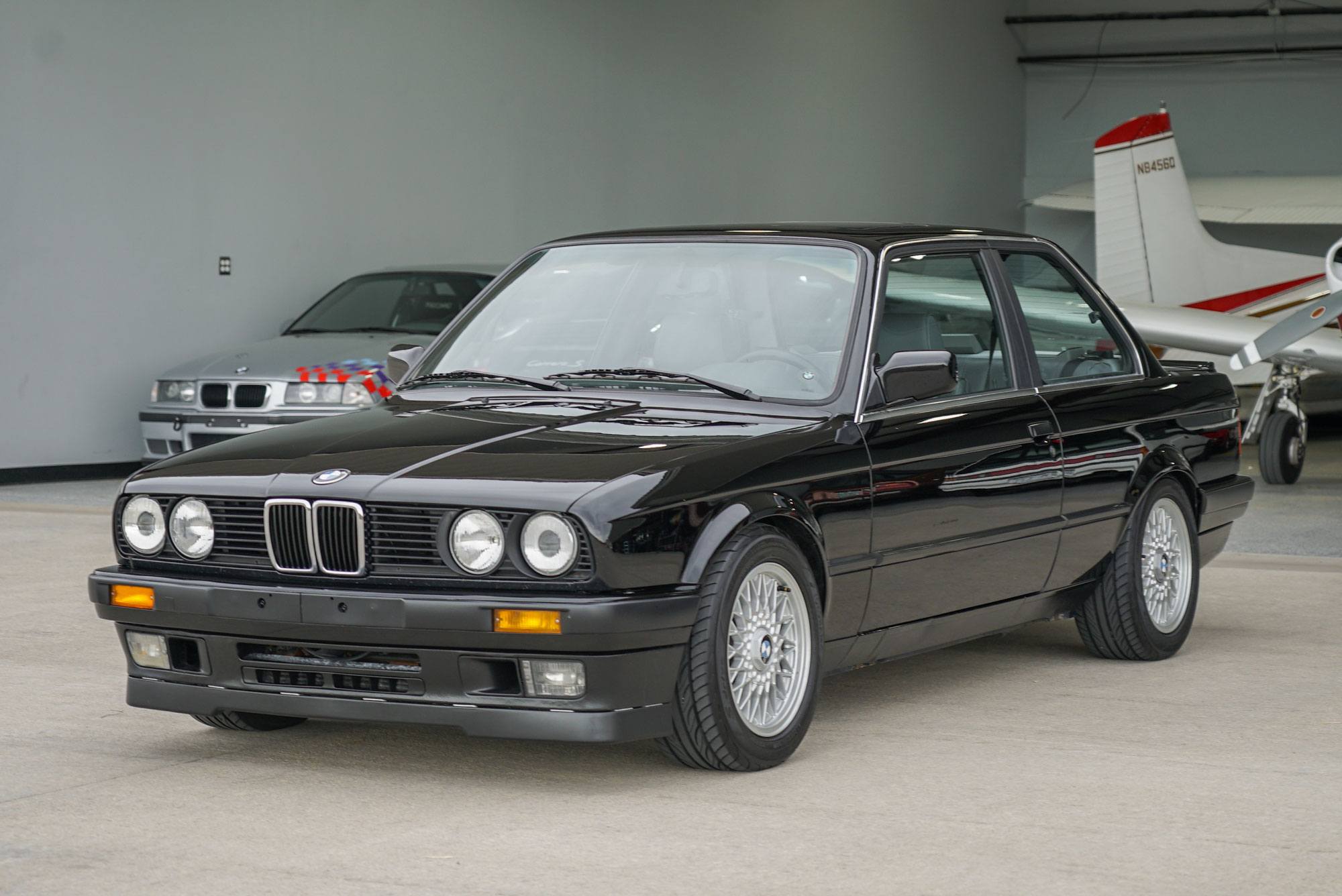 Exterior photo of 1988 BMW (E30) 325iS