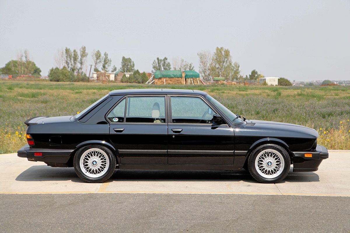 1988 BMW E28 M5 exterior photo