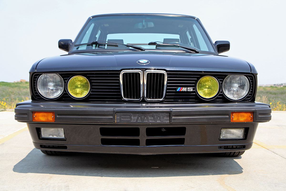 1988 BMW E28 M5 exterior photo