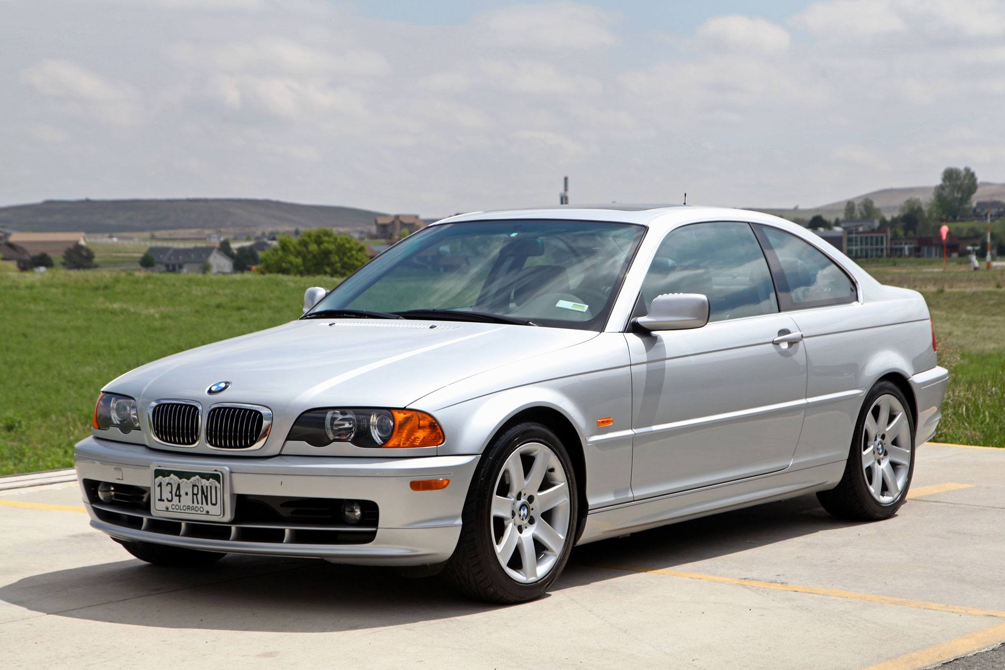 Exterior photo of 2000 BMW 323Ci