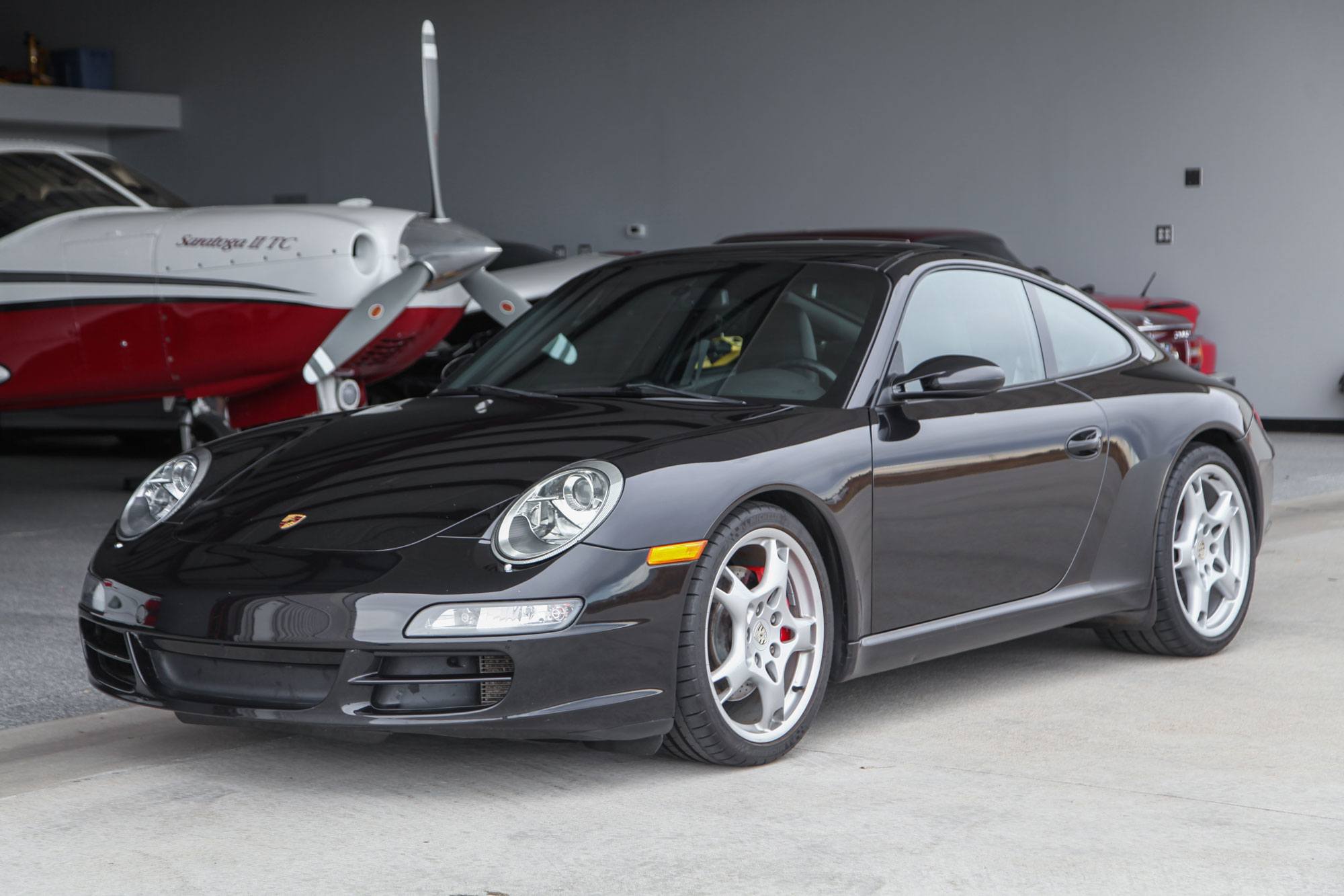 Exterior photo of 2006 Porsche 911 Carrera S (997.1)