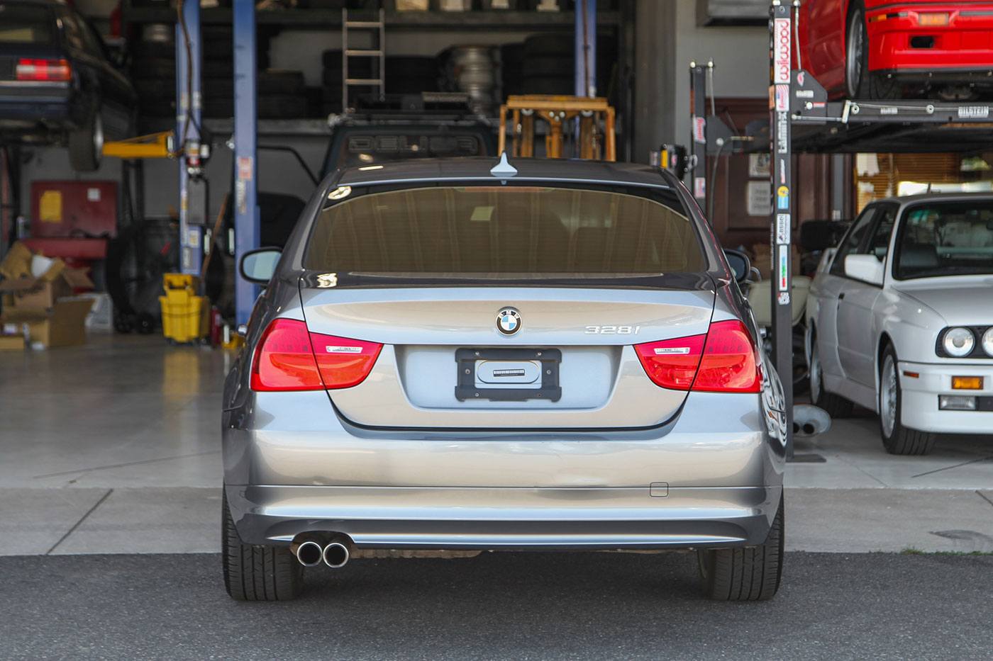 2011 BMW 328Xi exterior photo